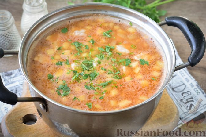 Фото приготовления рецепта: Густой гороховый суп со свининой и яблоком - шаг №14