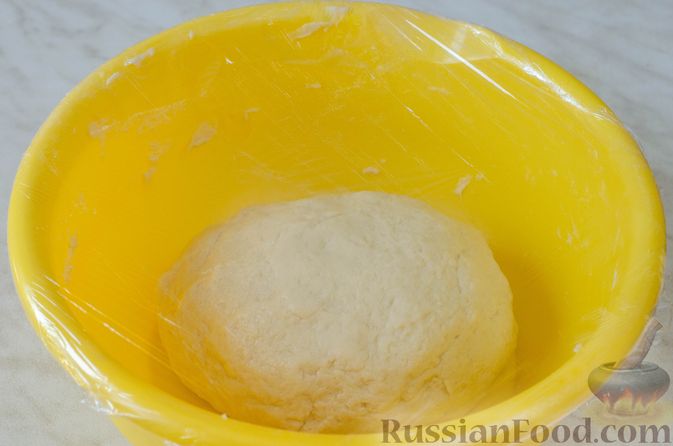 Фото приготовления рецепта: Дрожжевой пирог "Лимонник" - шаг №8