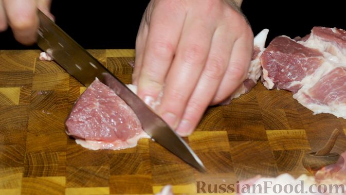Фото приготовления рецепта: Шашлык из свинины в луковом маринаде - шаг №2