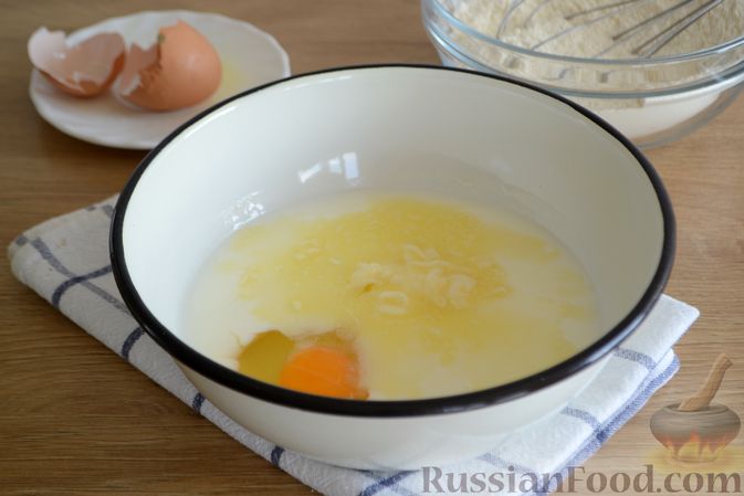 Фото приготовления рецепта: Лимонные панкейки на кефире, с маком - шаг №5