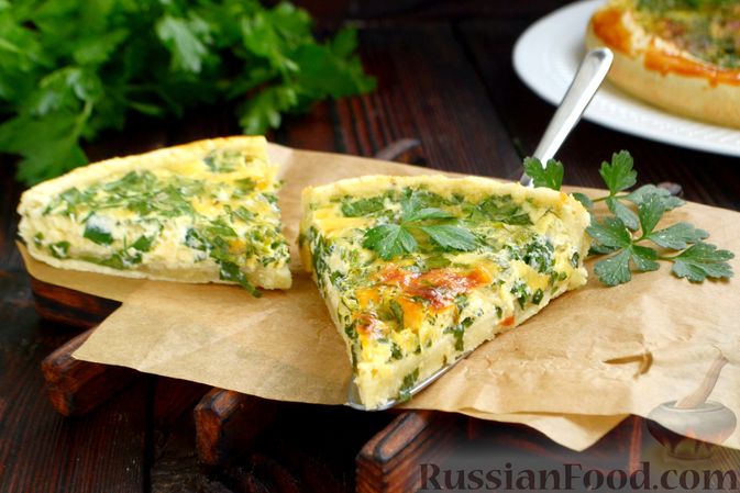 Фото к рецепту: Открытый пирог с сыром и зеленью