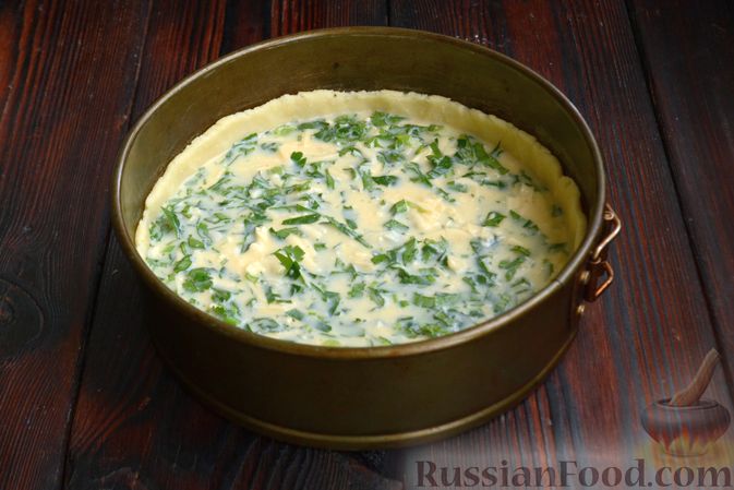 Фото приготовления рецепта: Открытый пирог с сыром и зеленью - шаг №12
