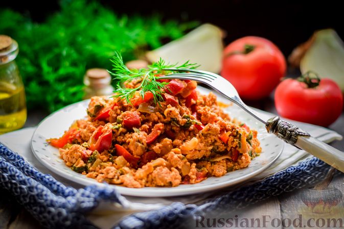 Фото приготовления рецепта: Омлет с пекинской капустой, болгарским перцем и томатным соком - шаг №12