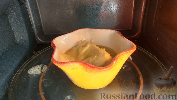 Фото приготовления рецепта: Слоёный дрожжевой пирог с адыгейским сыром - шаг №2