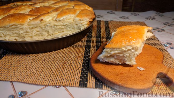 Фото приготовления рецепта: Слоёный дрожжевой пирог с адыгейским сыром - шаг №20