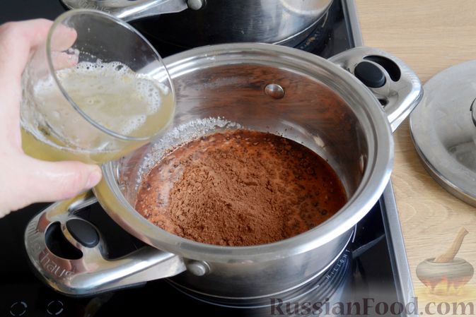 Фото приготовления рецепта: Толстые дрожжевые блины на молоке, манке и пшённой каше - шаг №3