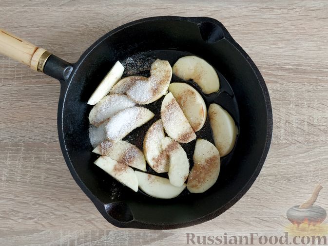 Фото приготовления рецепта: Ленивая гречка с творогом, яблоками и корицей - шаг №6