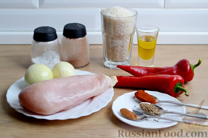 Фото приготовления рецепта: Куриная грудка, запечённая с рисом и сладким перцем - шаг №1