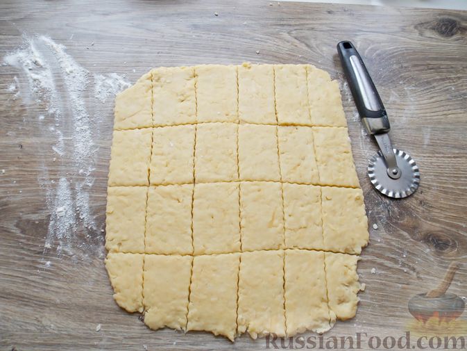 Фото приготовления рецепта: Сырные крекеры - шаг №8