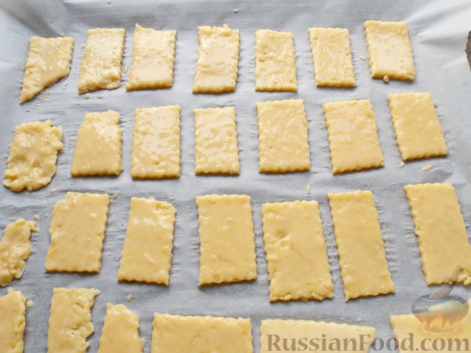 Фото приготовления рецепта: Сырные крекеры - шаг №11
