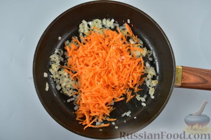 Фото приготовления рецепта: Сырный суп с рисом и куриными кнелями - шаг №4