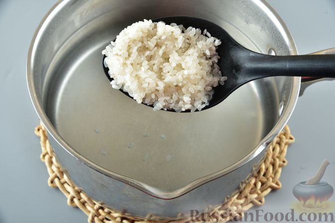 Фото приготовления рецепта: Сырный суп с рисом и куриными кнелями - шаг №10