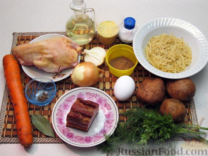 Фото приготовления рецепта: Суп с курицей, лапшой, пшеном и беконом - шаг №1