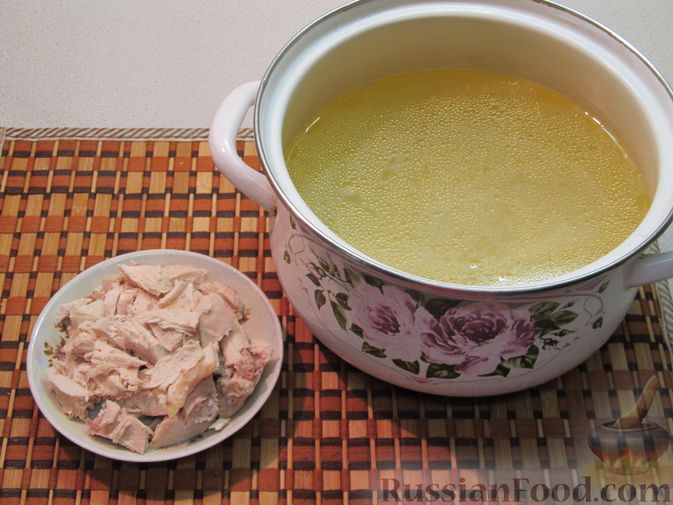 Фото приготовления рецепта: Суп с курицей, лапшой, пшеном и беконом - шаг №4