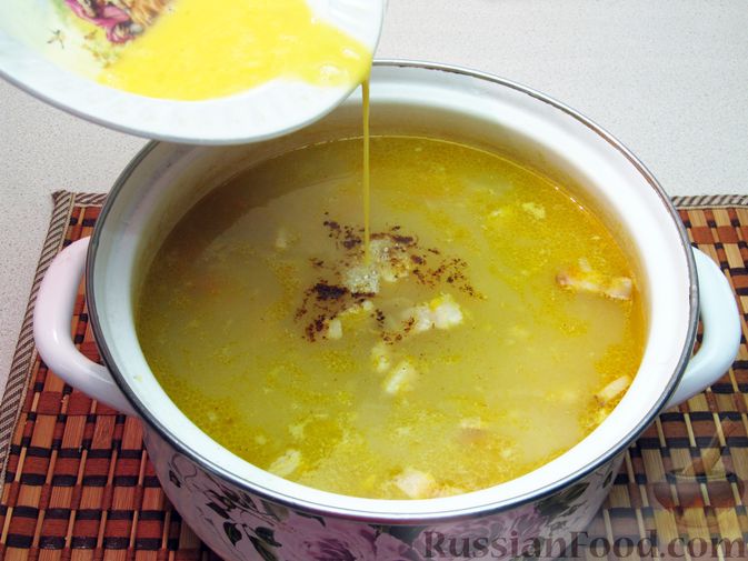Фото приготовления рецепта: Суп с курицей, лапшой, пшеном и беконом - шаг №15