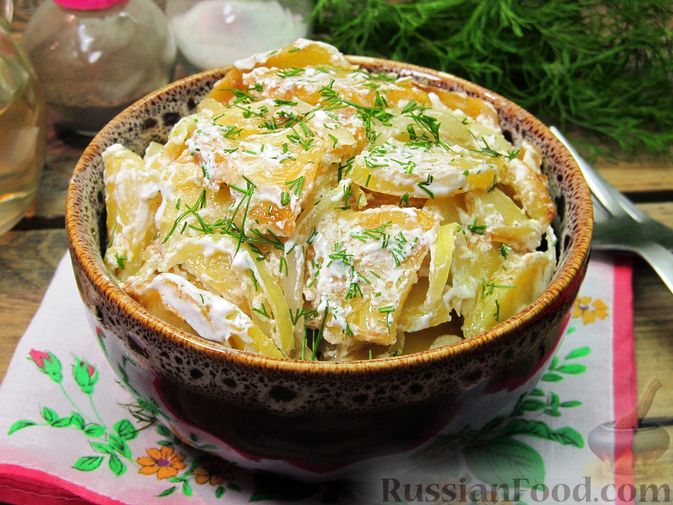 Фото к рецепту: Жареный картофель со сметаной