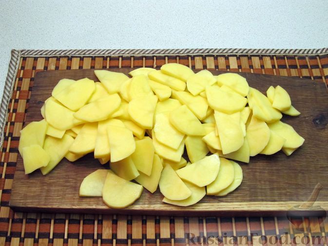 Фото приготовления рецепта: Жареный картофель со сметаной - шаг №2