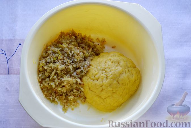 Фото приготовления рецепта: Печенье с капустой - шаг №11