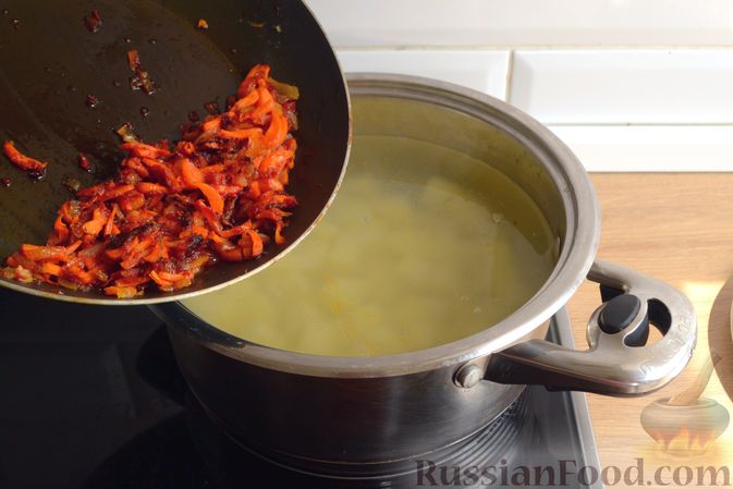 Фото приготовления рецепта: Суп с рыбными фрикадельками - шаг №12