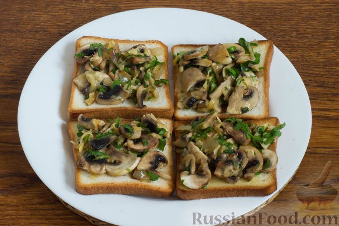 Фото приготовления рецепта: Сэндвичи с шампиньонами и сыром - шаг №8