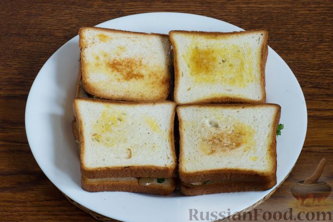 Фото приготовления рецепта: Сэндвичи с шампиньонами и сыром - шаг №9