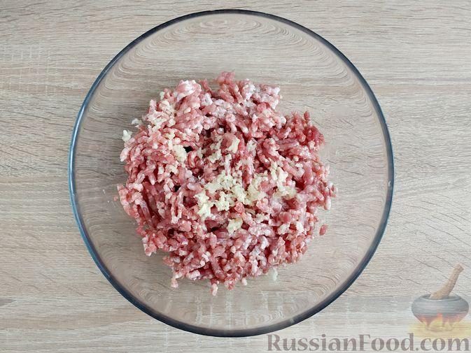 Фото приготовления рецепта: Мититеи (молдавские колбаски из мясного фарша) - шаг №3