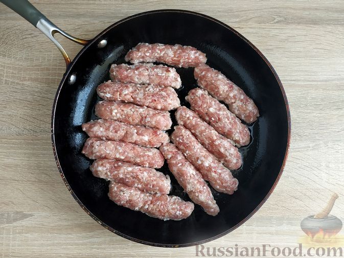 Фото приготовления рецепта: Мититеи (молдавские колбаски из мясного фарша) - шаг №8