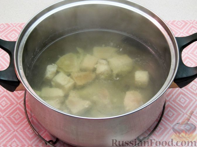 Фото приготовления рецепта: Суп со свининой и брынзой - шаг №5