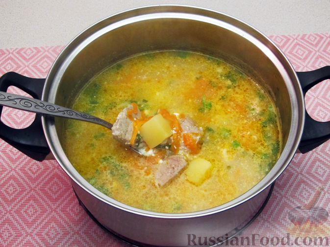 Фото приготовления рецепта: Суп со свининой и брынзой - шаг №17