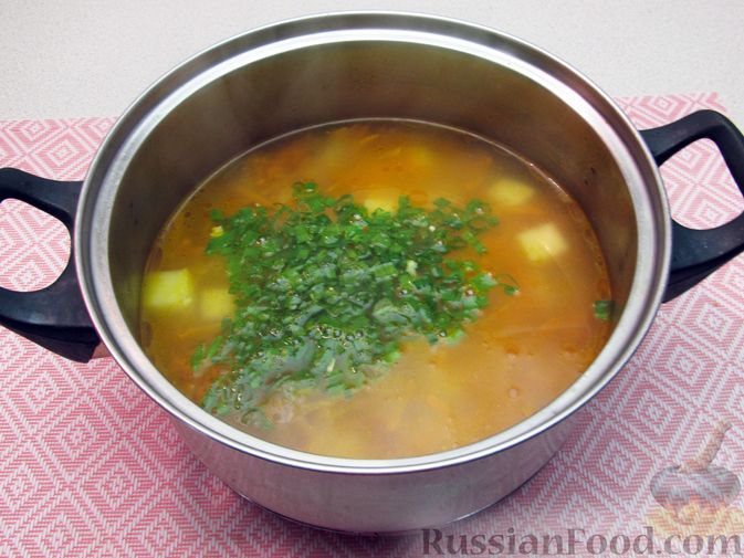 Фото приготовления рецепта: Суп со свининой и брынзой - шаг №14
