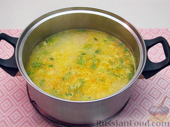 Фото приготовления рецепта: Суп со свининой и брынзой - шаг №16