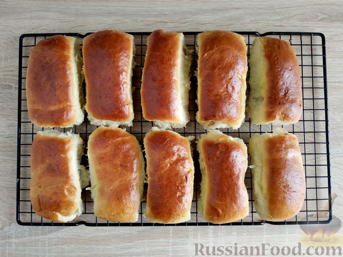 Фото приготовления рецепта: Дрожжевые булочки на кефире, с варёной сгущёнкой - шаг №20