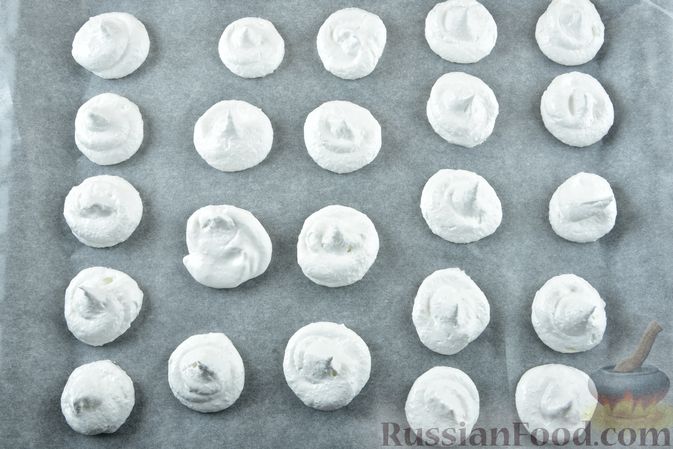 Фото приготовления рецепта: Кокосовое безе - шаг №11