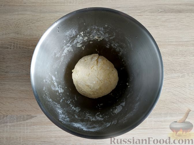 Фото приготовления рецепта: Ленивые пирожки "Улитки" из творожного теста, с мясным фаршем - шаг №5