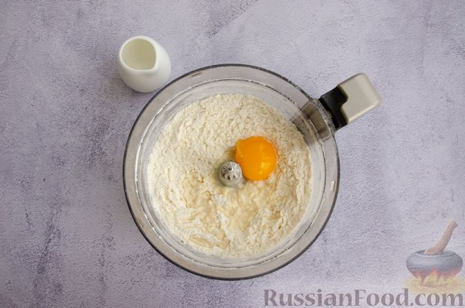 Фото приготовления рецепта: Песочное печенье с апельсиновым курдом - шаг №4