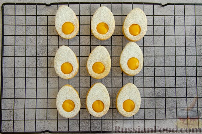 Фото приготовления рецепта: Песочное печенье с апельсиновым курдом - шаг №20