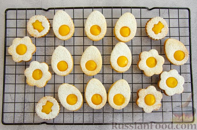 Фото приготовления рецепта: Песочное печенье с апельсиновым курдом - шаг №21