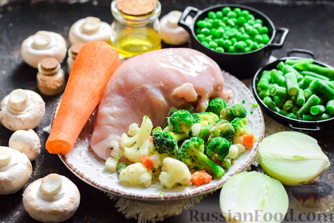 Фото приготовления рецепта: Рагу с курицей, овощами и грибами - шаг №1