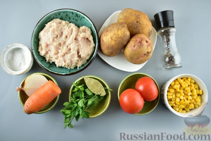 Фото приготовления рецепта: Суп с куриными фрикадельками, овощами и кукурузой - шаг №1