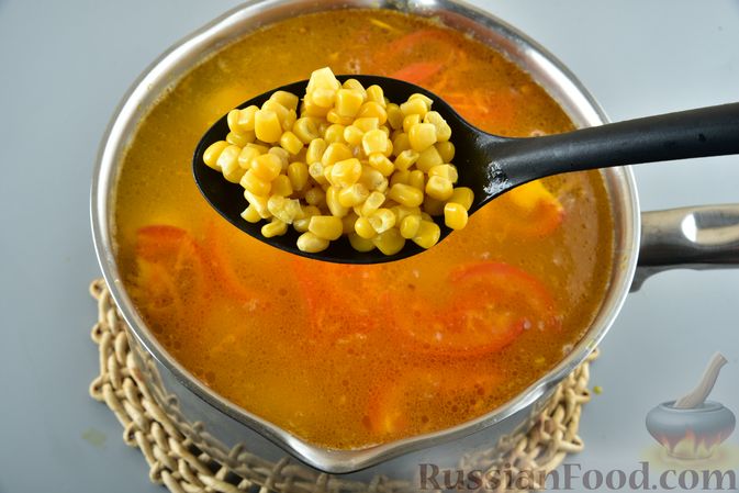 Фото приготовления рецепта: Суп с куриными фрикадельками, овощами и кукурузой - шаг №12
