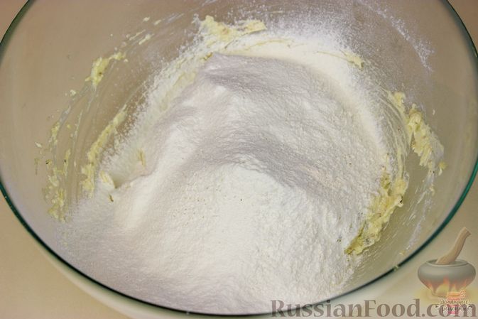 Фото приготовления рецепта: Лимонное печенье с фисташками и глазурью - шаг №6