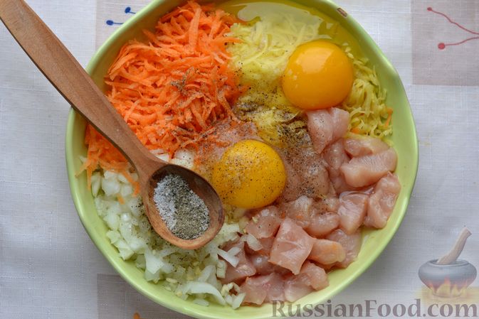 Фото приготовления рецепта: Картофельная запеканка с курицей и щавелем - шаг №8