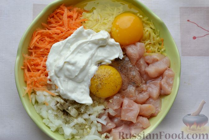 Фото приготовления рецепта: Картофельная запеканка с курицей и щавелем - шаг №9