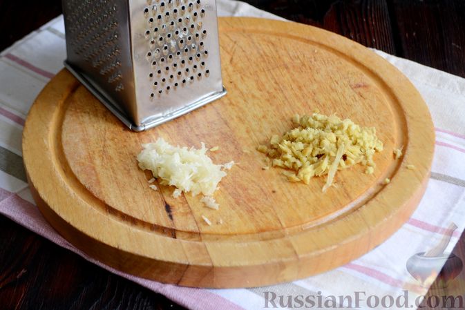 Фото приготовления рецепта: Шашлык из куриного филе с грибами и овощами (в духовке) - шаг №3