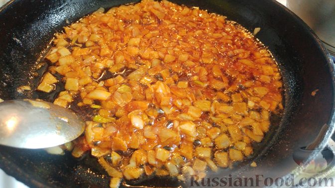 Фото приготовления рецепта: Тушёная чечевица с копчёной колбасой и овощами - шаг №13