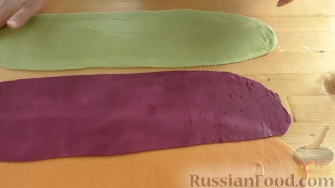 Фото приготовления рецепта: Вареники из разноцветного теста с творожной начинкой - шаг №5