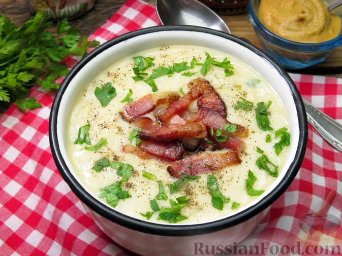 Фото к рецепту: Горчичный суп с беконом, сливками и луком-пореем