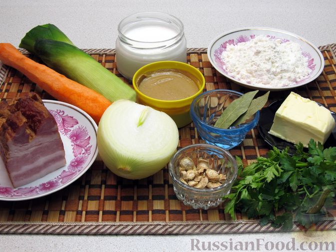 Фото приготовления рецепта: Горчичный суп с беконом, сливками и луком-пореем - шаг №1
