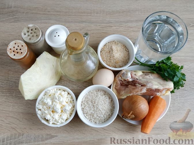Фото приготовления рецепта: Куриный суп с капустой и рисово-творожными фрикадельками - шаг №1