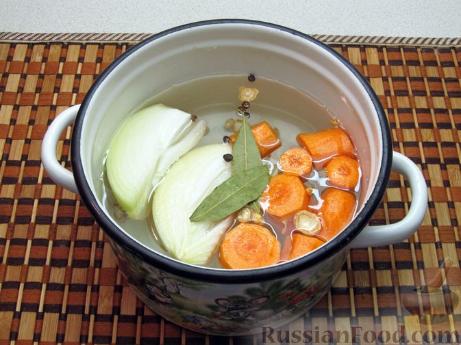 Фото приготовления рецепта: Горчичный суп с беконом, сливками и луком-пореем - шаг №3